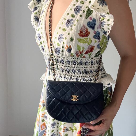 Chanel Black Quilted Lambskin Vintage Crescent Flap Bag - Picture 14 of 14